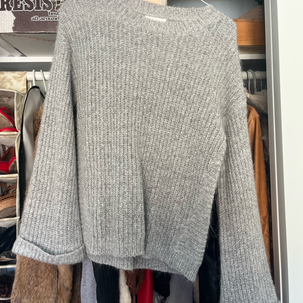 New XS/S Cozy Gray Women's Sweater